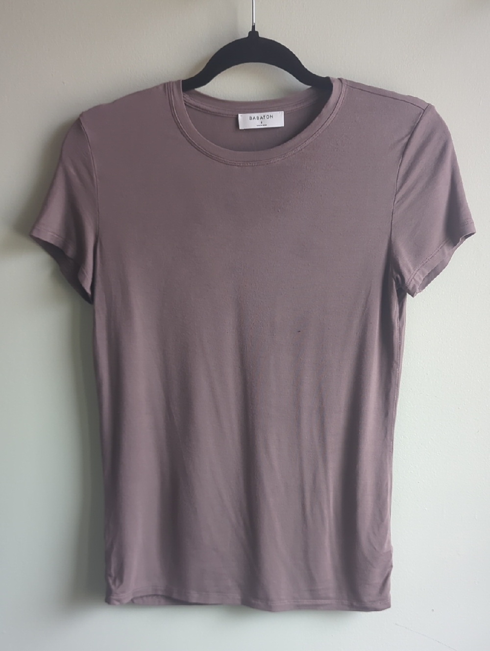 Babaton Dusty Mauve Short Sleeve Crewneck Tee. Size Small.
